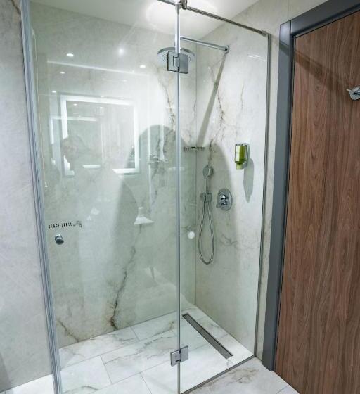 スーペリアールーム, Atlas