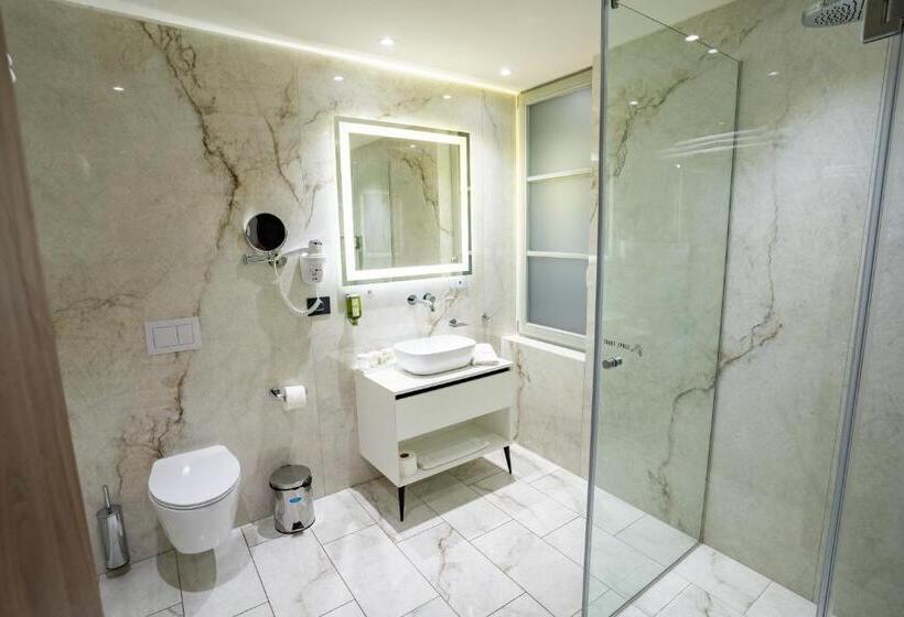 ジュニアスイート, Atlas