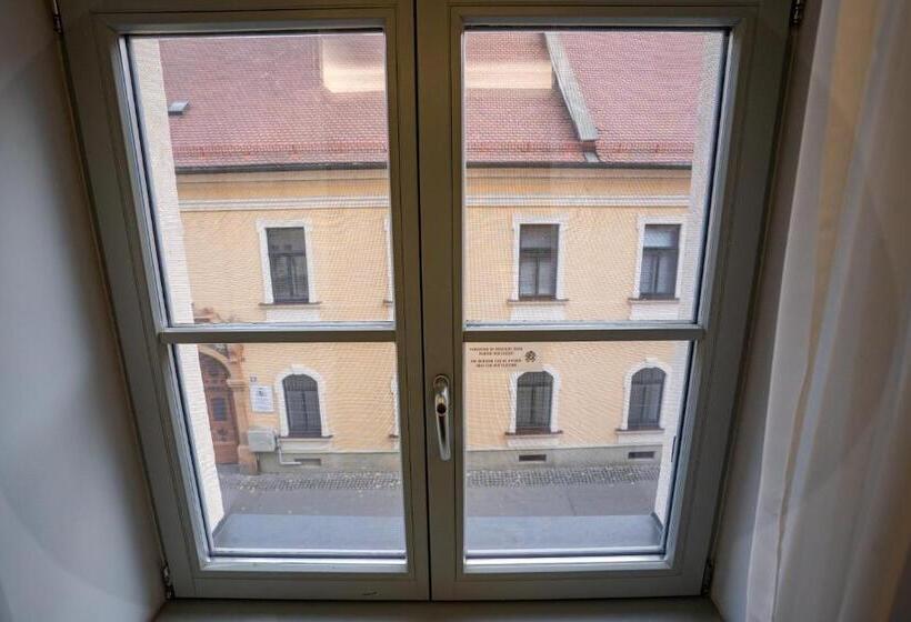 ジュニアスイート, Atlas