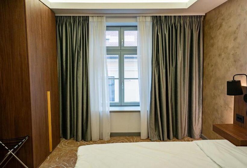 ジュニアスイート, Atlas