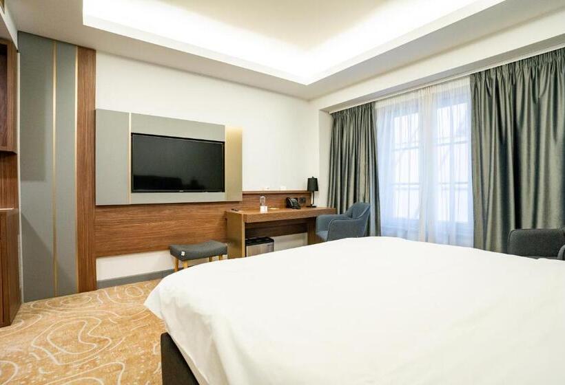 Quarto Estandar, Atlas