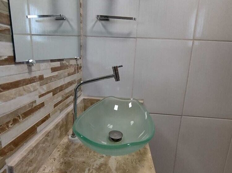 غرفة قياسية, La Sierra