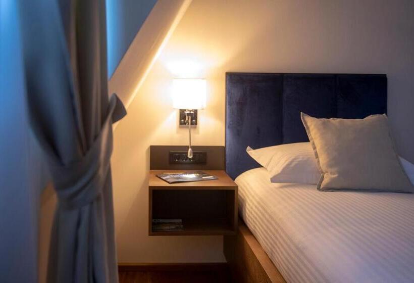اتاق استاندارد یک نفره, Resort Una Park