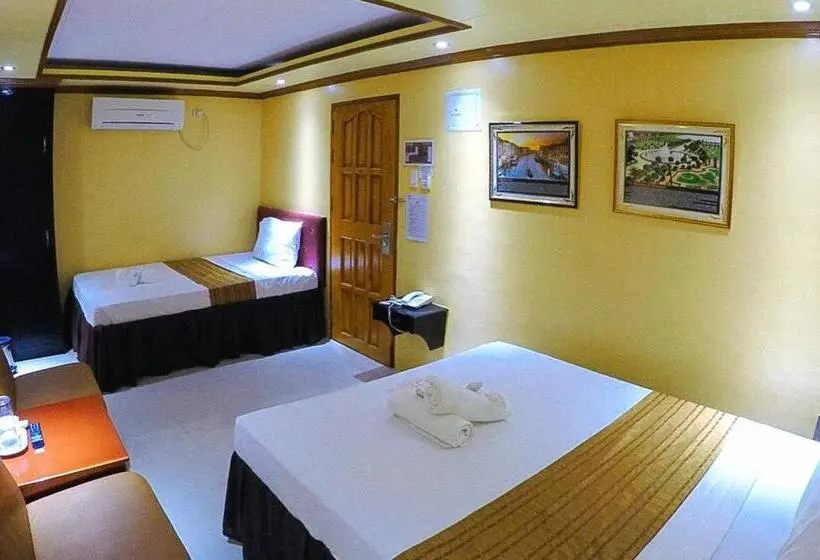 اتاق استاندارد سه نفره, Reddoorz Plus @ Taj Hotel Tuguegarao