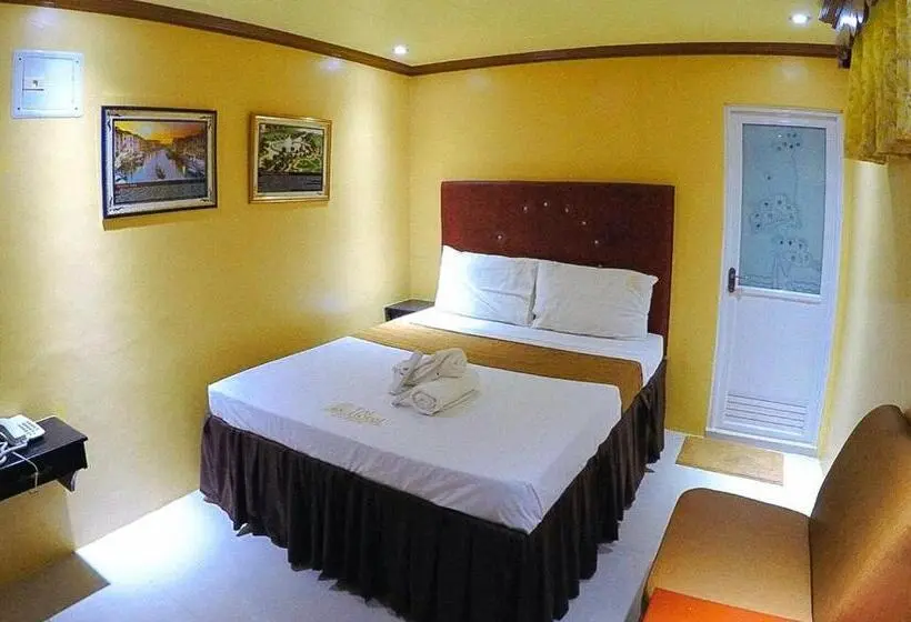 اتاق استاندارد سه نفره, Reddoorz Plus @ Taj Hotel Tuguegarao