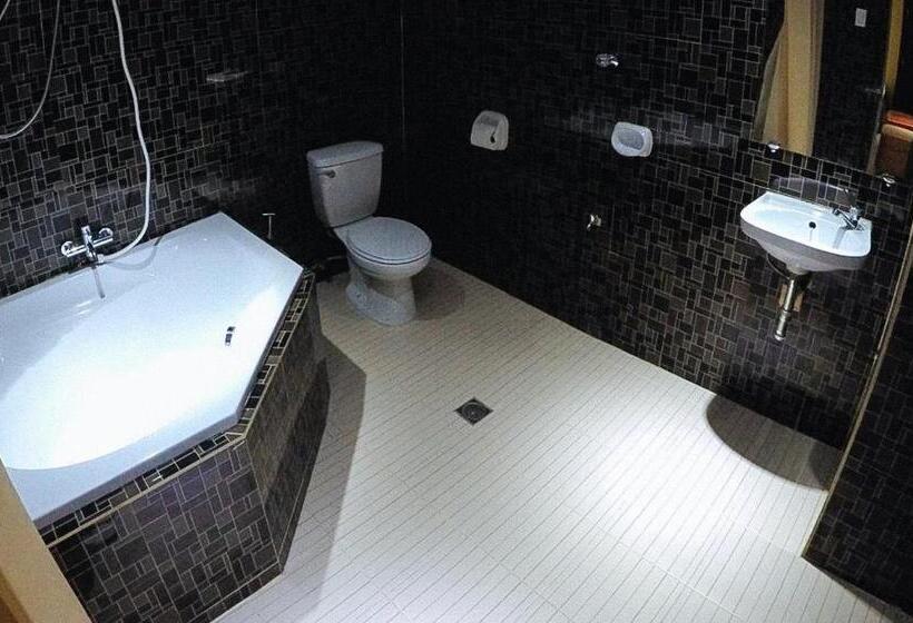 اتاق استاندارد سه نفره, Reddoorz Plus @ Taj Hotel Tuguegarao