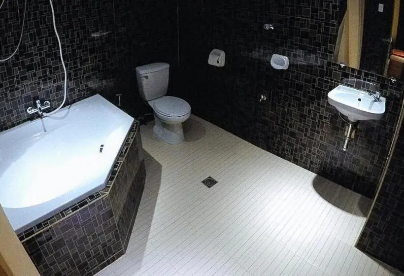 اتاق استاندارد سه نفره, Reddoorz Plus @ Taj Hotel Tuguegarao