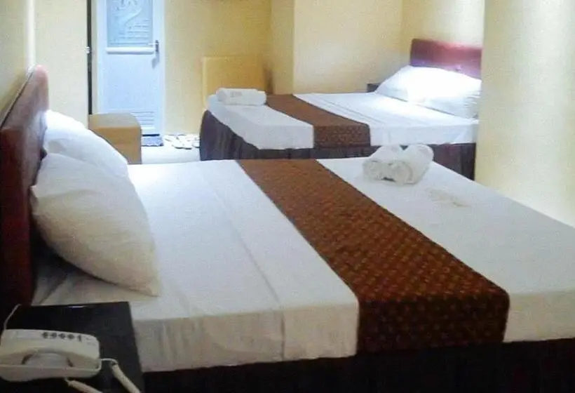 اتاق خانوادگی, Reddoorz Plus @ Taj Hotel Tuguegarao