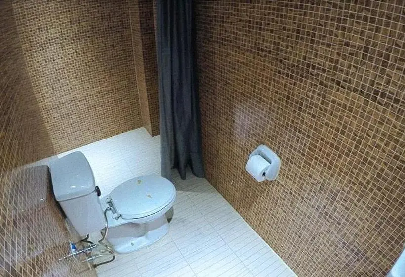 اتاق استاندارد با بالکن, Reddoorz Plus @ Taj Hotel Tuguegarao