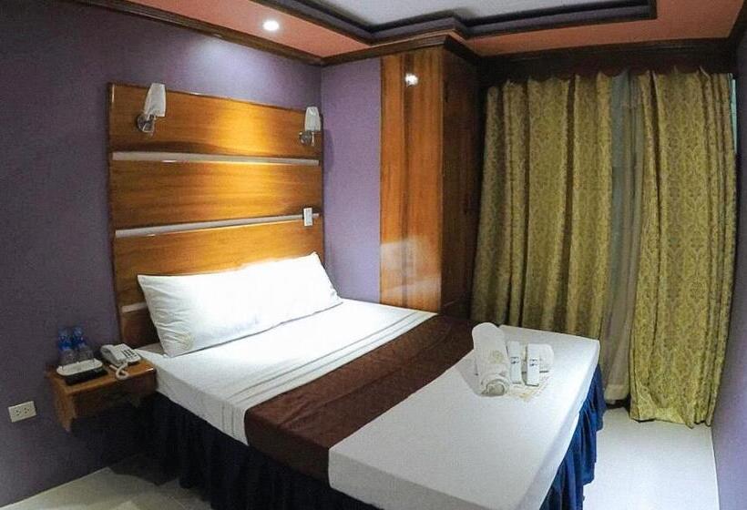 标准间带阳台, Reddoorz Plus @ Taj Hotel Tuguegarao