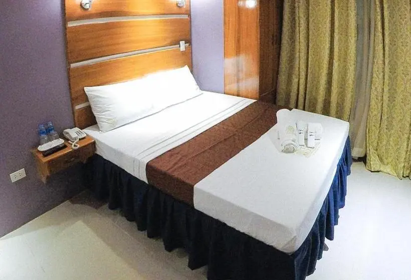 اتاق استاندارد با بالکن, Reddoorz Plus @ Taj Hotel Tuguegarao
