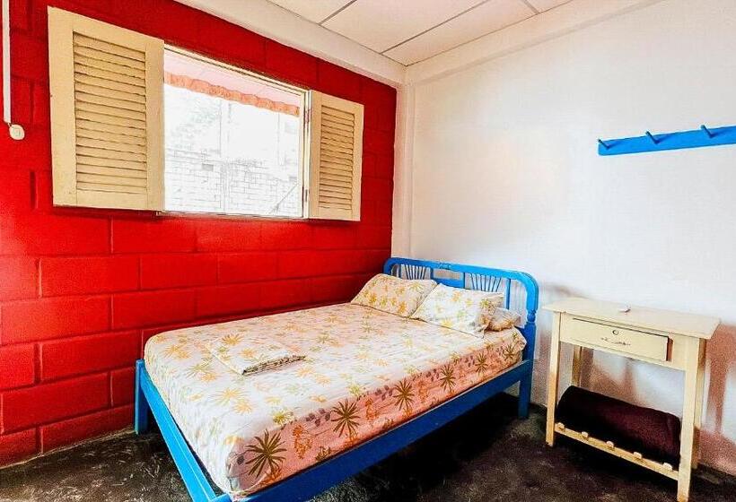 غرفة قياسية, Arrecife Montañita Hostal
