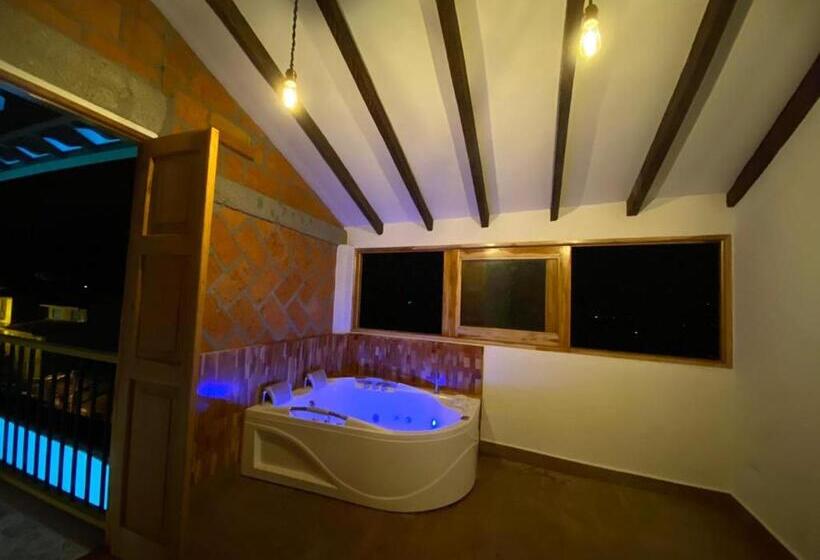 מיטת קינג בסוויטה, Santa Laura