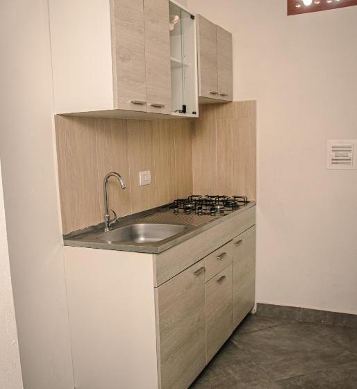 חדר משפחתי, Santa Laura