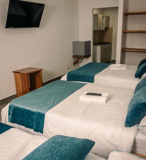 חדר משפחתי, Santa Laura