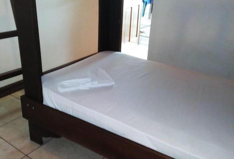 Четырехместный Номер Стандарт, Cabinas Surf Arribadas