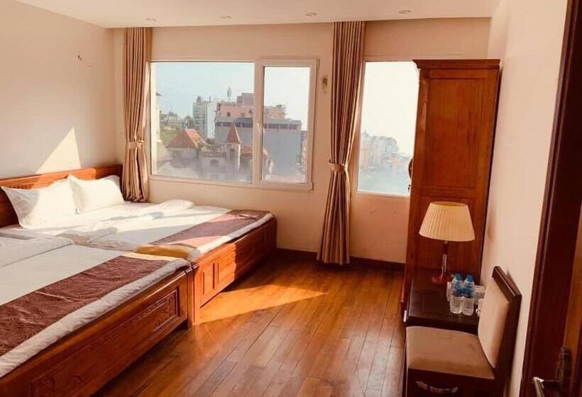 اتاق خانوادگی, Hà Thành Tam đảo