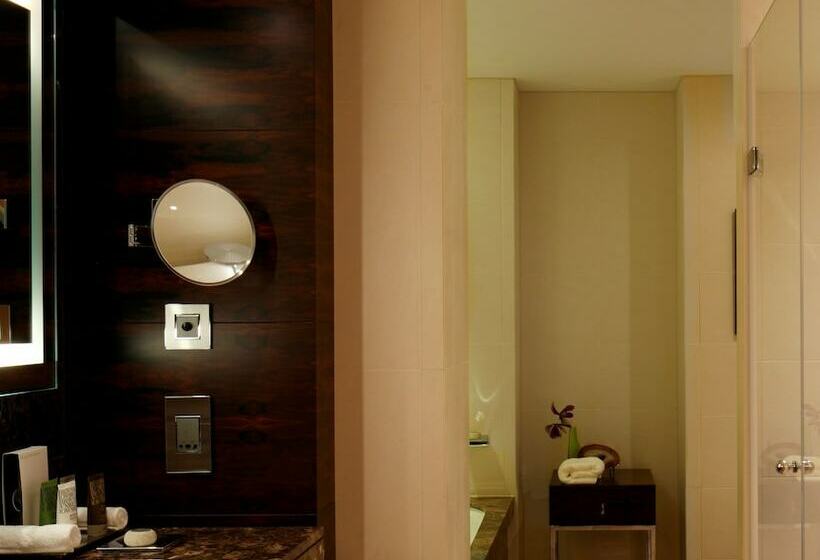 Номер Deluxe, Conrad London St. James