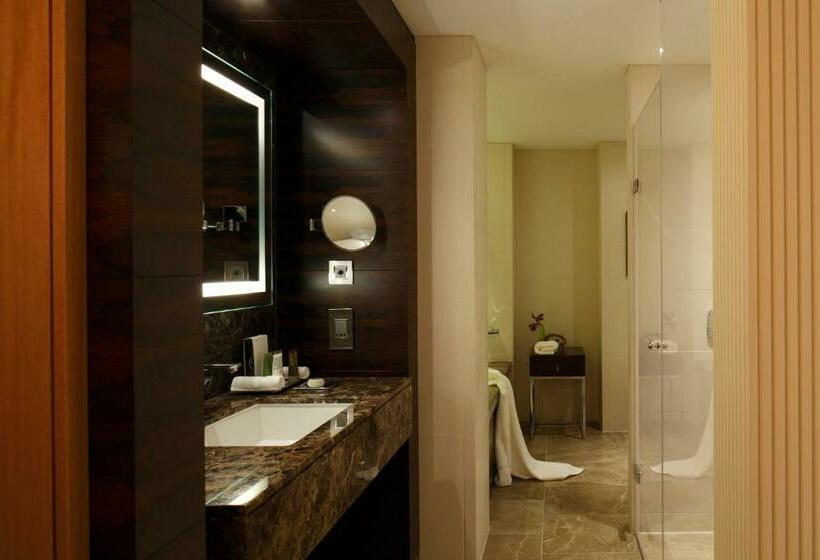 带大床的行政房间, Conrad London St. James