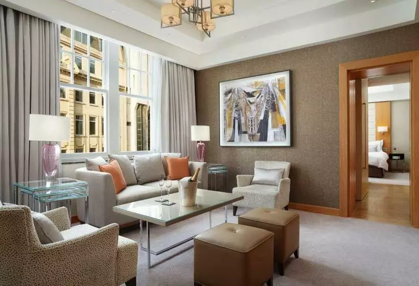 سوئیت با تخت بزرگ, Conrad London St. James
