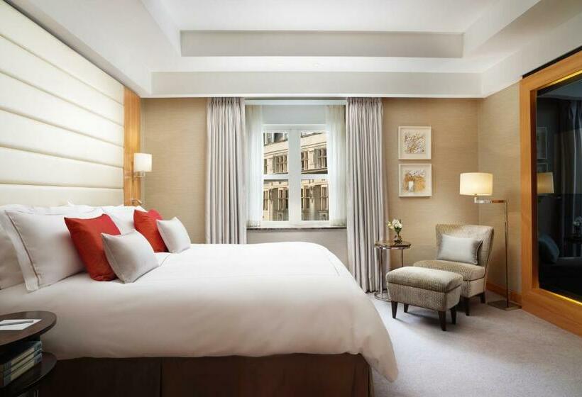 キングサイズベッドのデラックススイート, Conrad London St. James