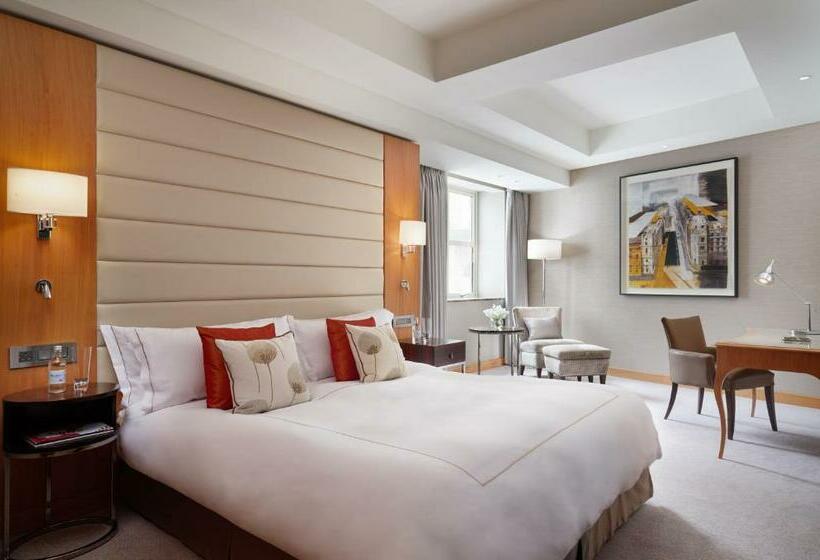 适合残疾人士使用的带超级大床的标准间, Conrad London St. James