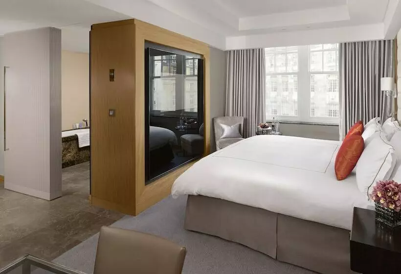 اتاق اجرایی, Conrad London St. James