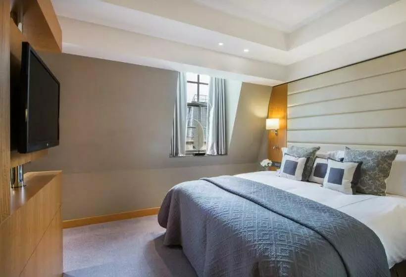 سوئیت جونیور با تخت بزرگ, Conrad London St. James