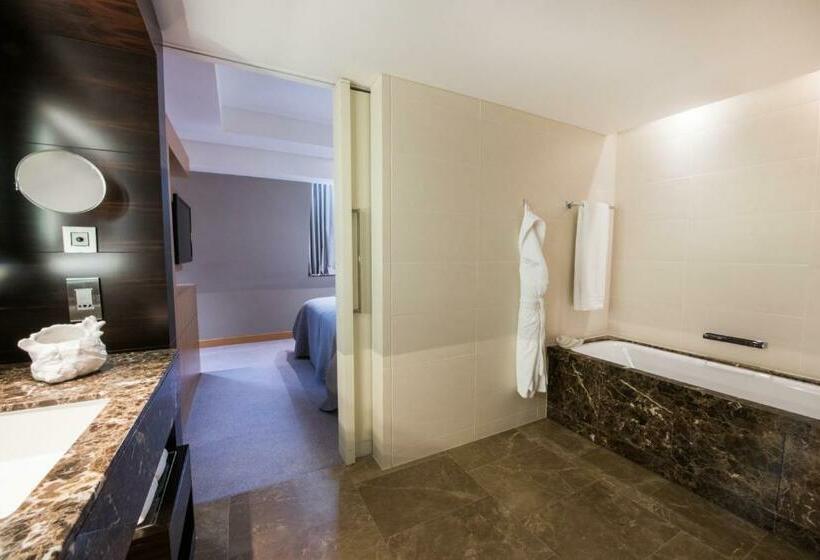 带大床的小型套房, Conrad London St. James