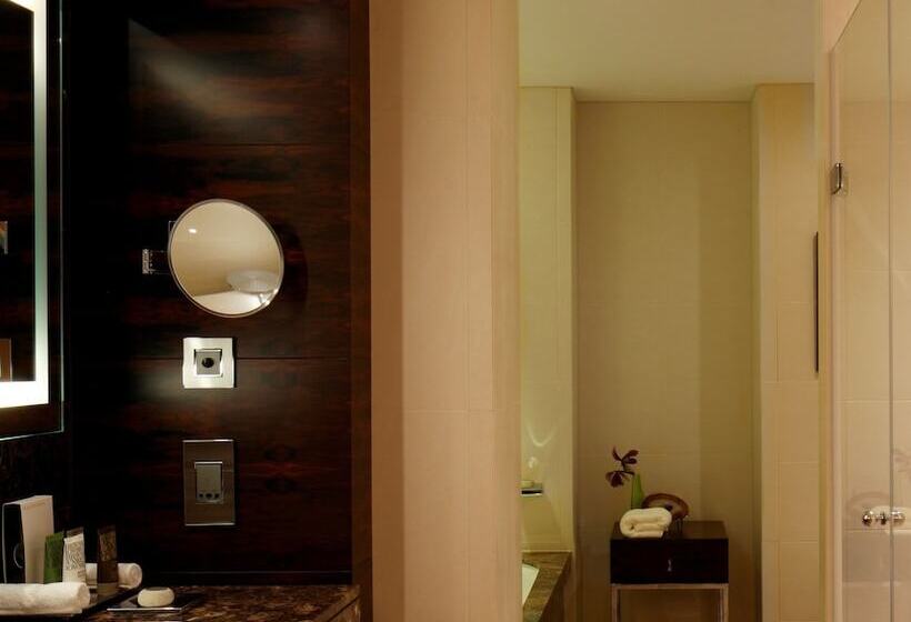 带大床的行政房间, Conrad London St. James