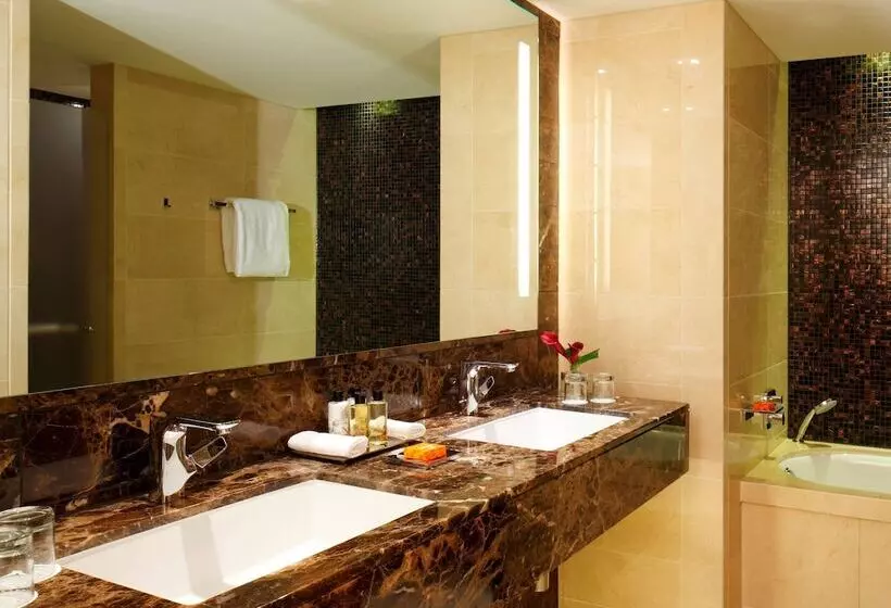 اتاق اجرایی با تخت بزرگ, Conrad London St. James