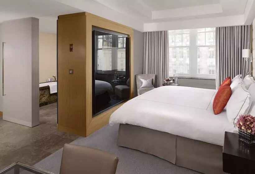 اتاق اجرایی با تخت بزرگ, Conrad London St. James