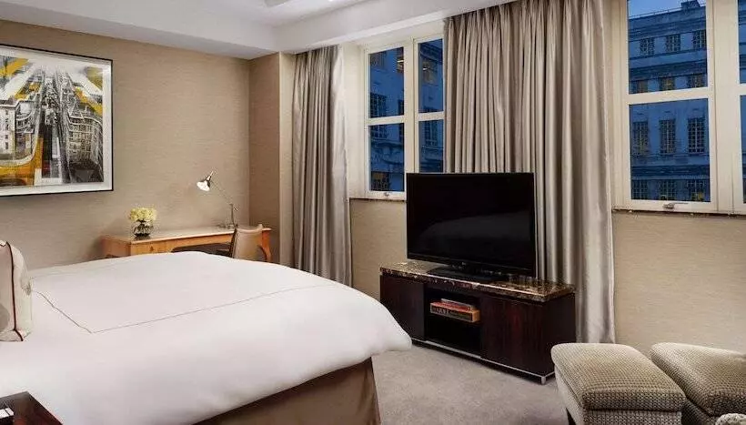 اتاق اجرایی با تخت بزرگ, Conrad London St. James