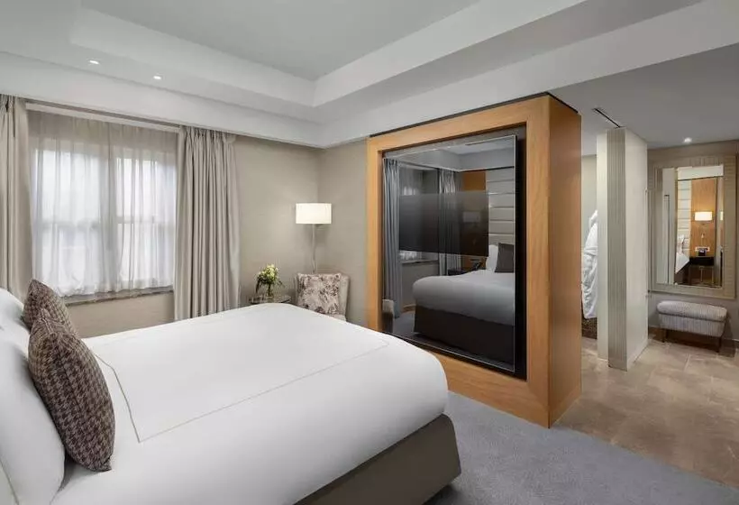 اتاق سوپریور با تخت بزرگ, Conrad London St. James