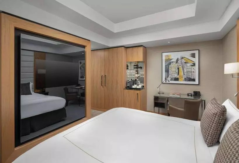اتاق سوپریور با تخت بزرگ, Conrad London St. James
