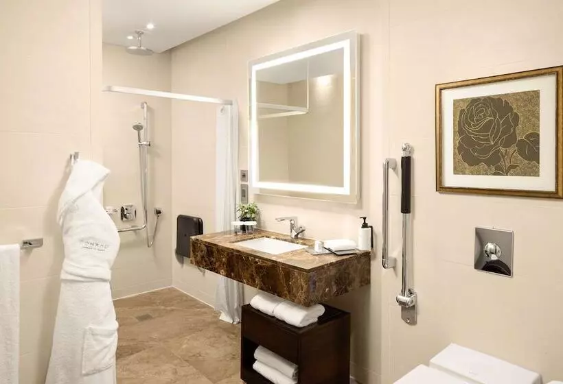 اتاق اجرایی با تخت بزرگ, Conrad London St. James