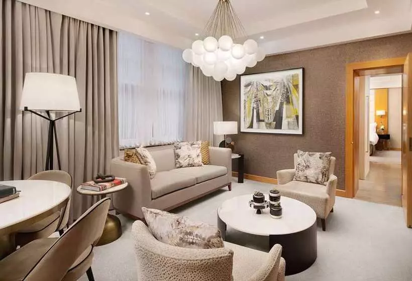 سوئیت با تخت بزرگ, Conrad London St. James