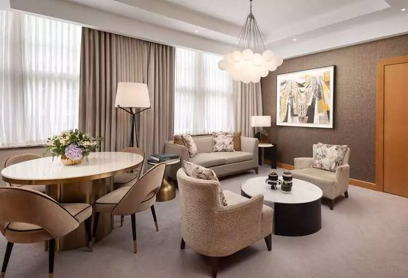 سوئیت با تخت بزرگ, Conrad London St. James