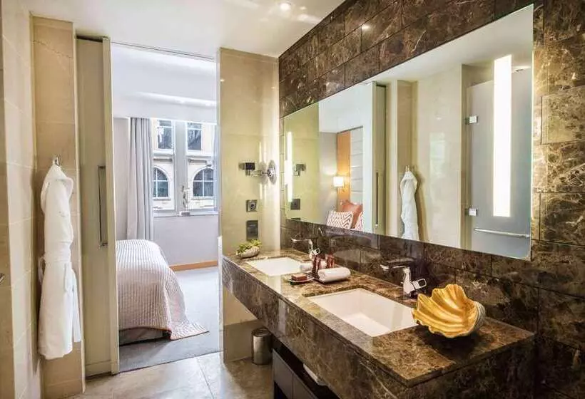 سوئیت با تخت بزرگ, Conrad London St. James