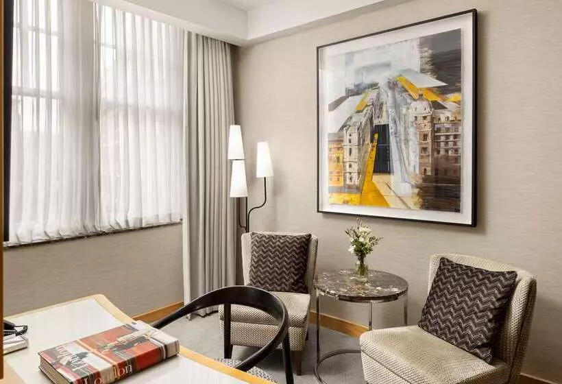 سوئیت جونیور با تخت بزرگ, Conrad London St. James
