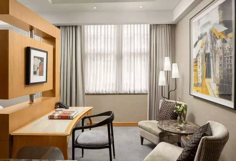 سوئیت جونیور با تخت بزرگ, Conrad London St. James
