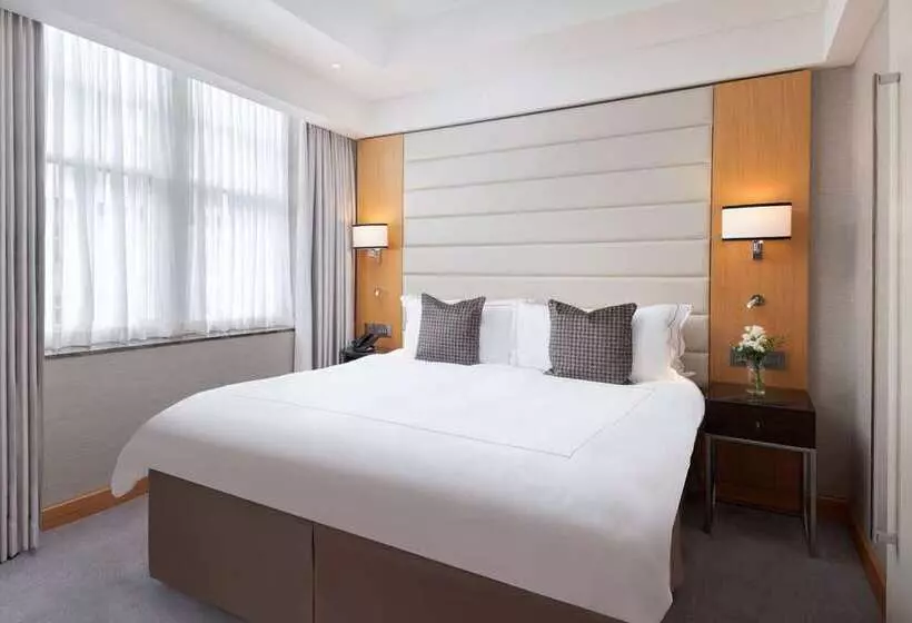 سوئیت جونیور با تخت بزرگ, Conrad London St. James