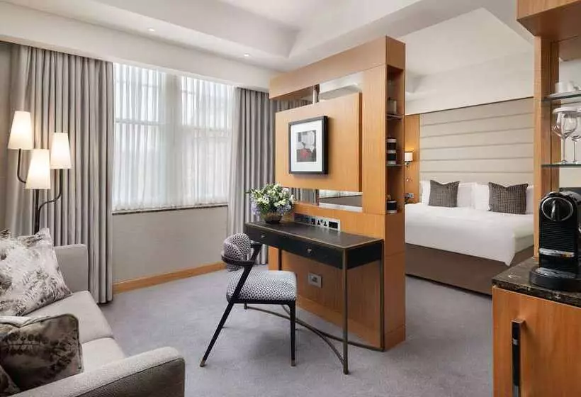 سوئیت جونیور با تخت بزرگ, Conrad London St. James