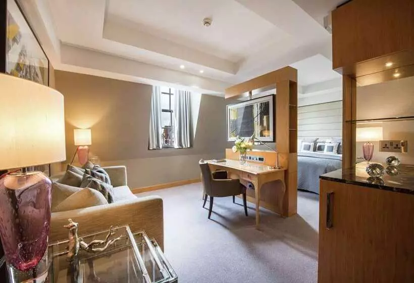 سوئیت جونیور با تخت بزرگ, Conrad London St. James