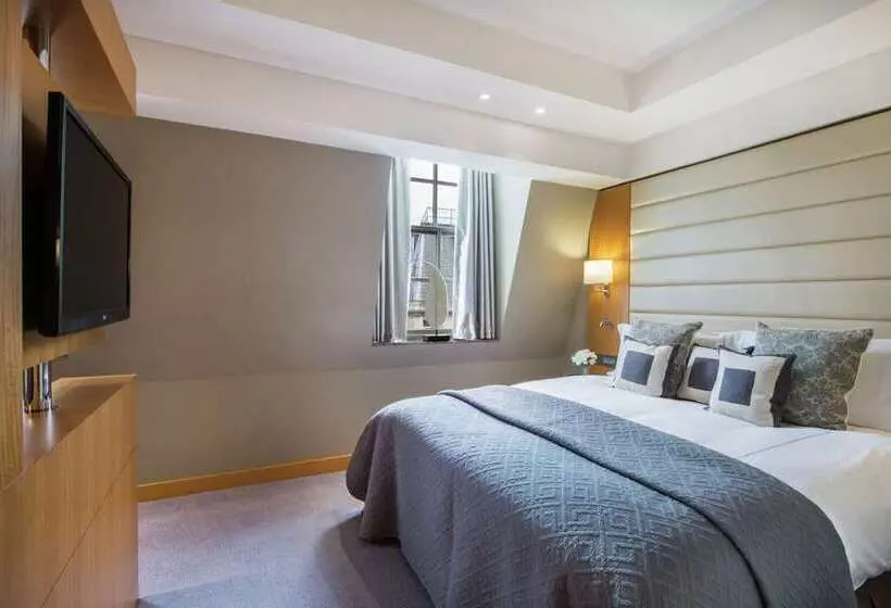 سوئیت جونیور با تخت بزرگ, Conrad London St. James