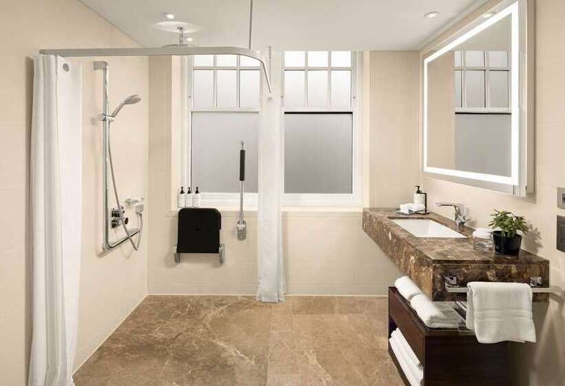 适合残疾人士使用的带超级大床的标准间, Conrad London St. James