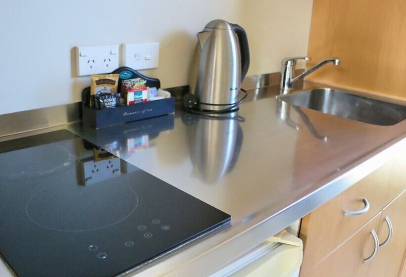 프리미엄 스튜디오, Sunset Motel