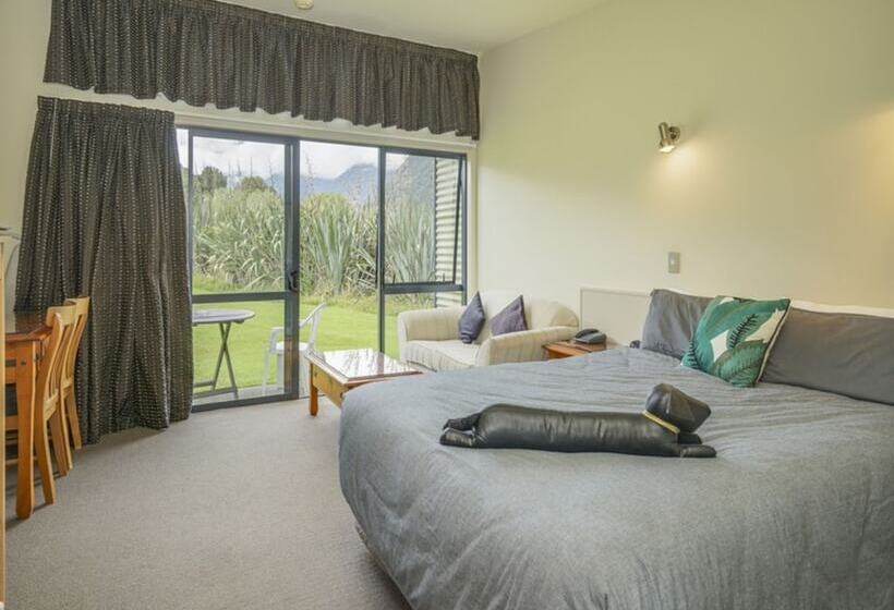 프리미엄 스튜디오, Sunset Motel