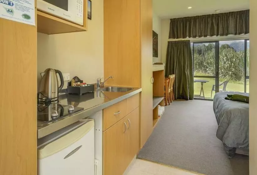 Premium-studio, Sunset Motel