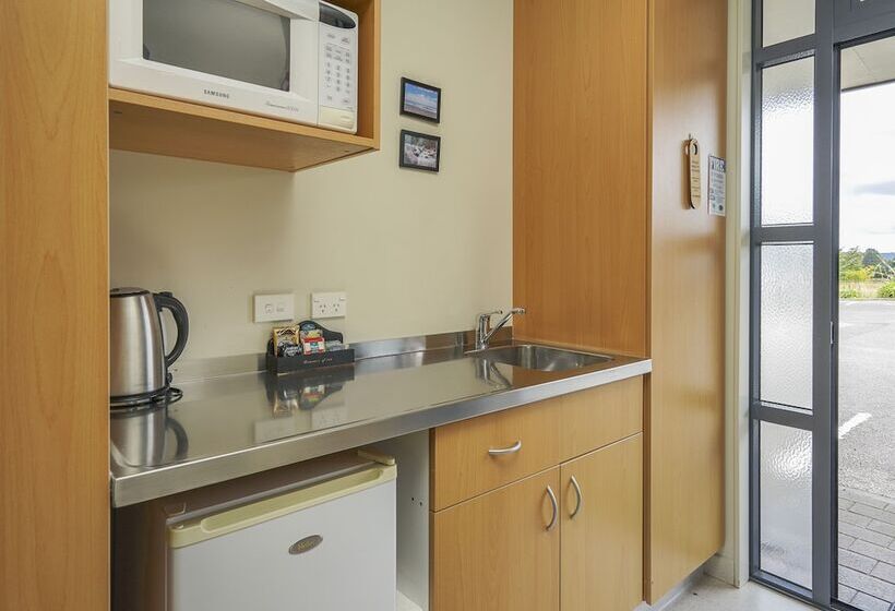 스탠다드 스튜디오, Sunset Motel